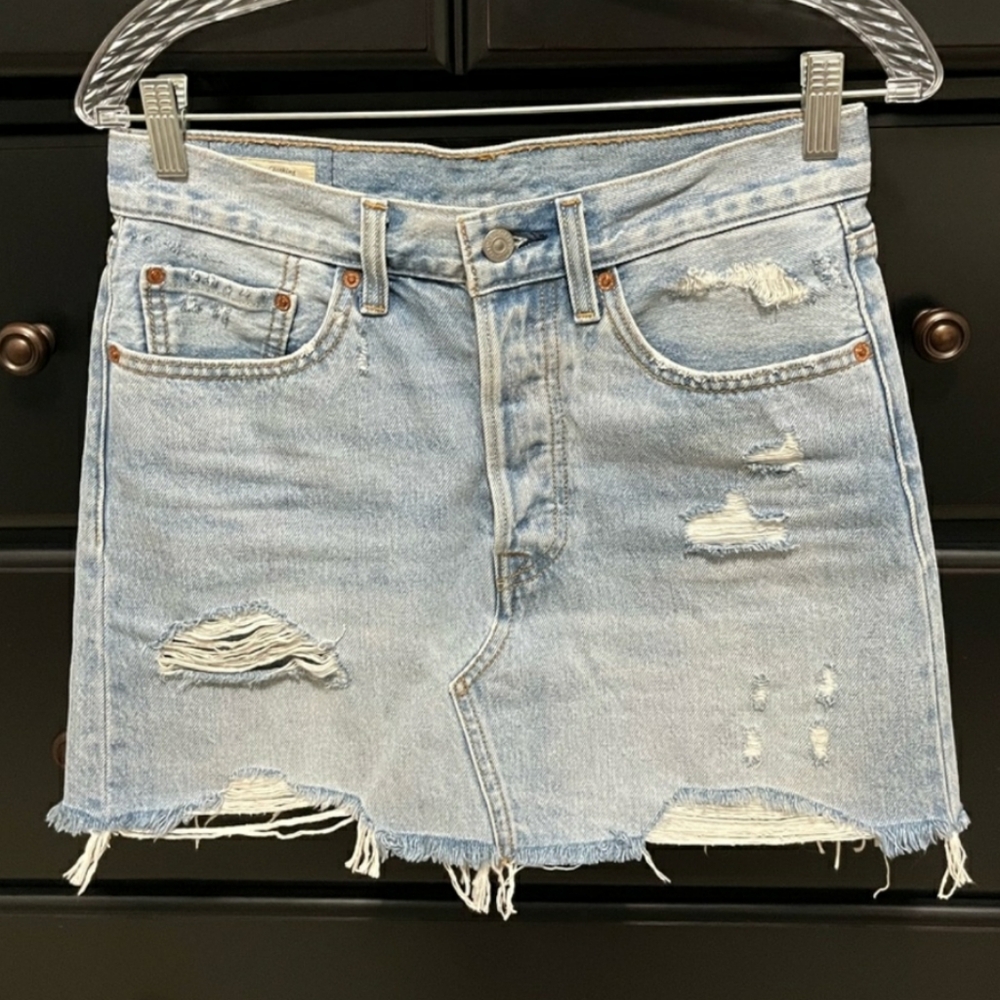 Levis distressed denim skirt